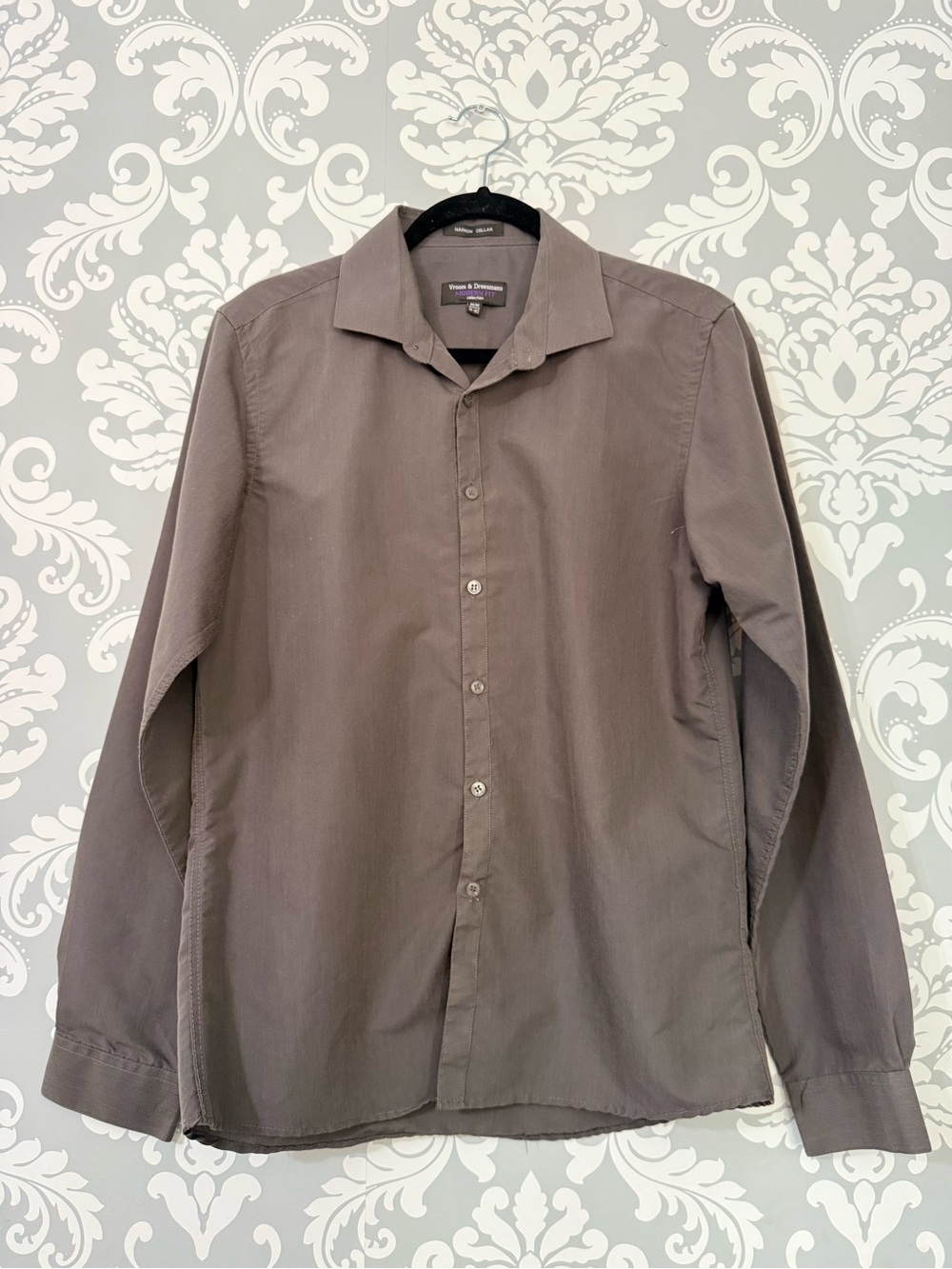 💫10/$25 • Vroom & Dreesmann Modern Fit Button Down Dress Shirt